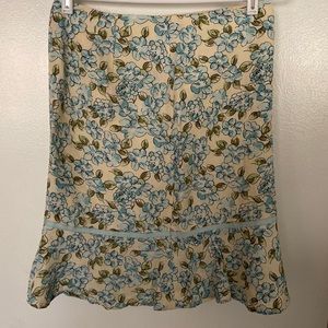 🌹-  Ladies size 6 floral skirt